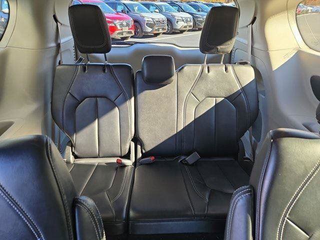 Used 2024 Chrysler Pacifica Touring-L FWD image 29