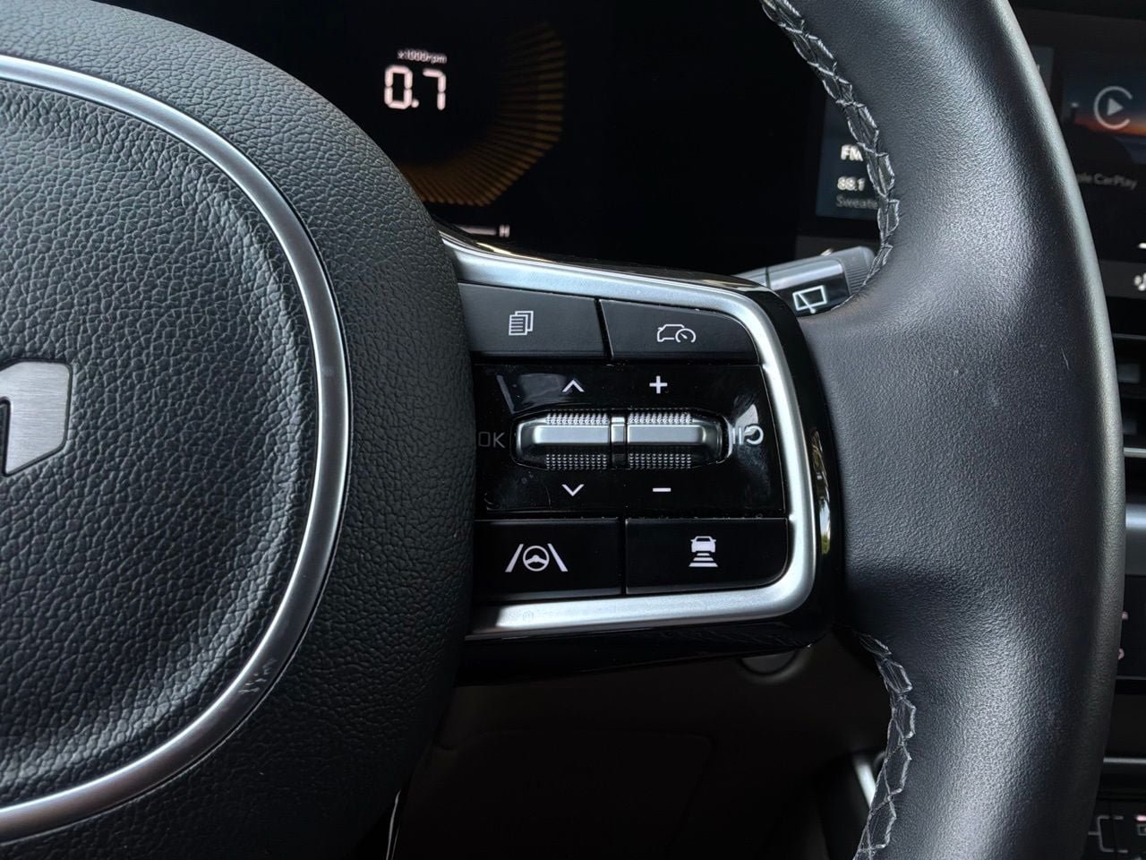 Used 2026 Kia Carnival FWD image 39