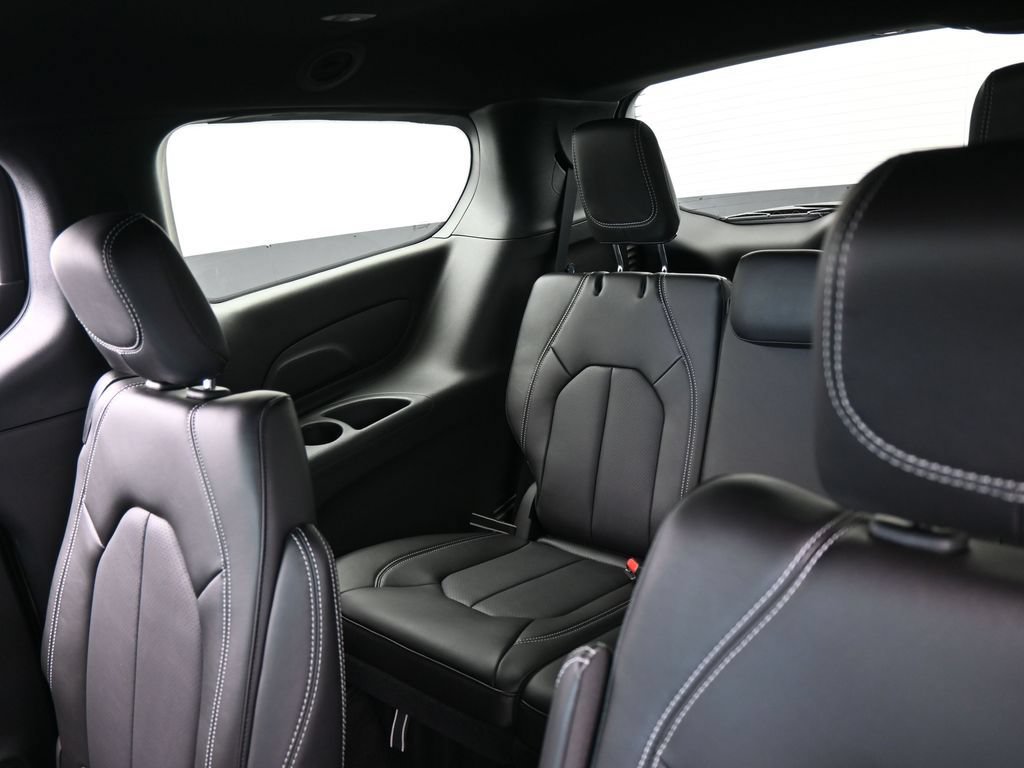 New 2026 Chrysler Pacifica Select w/ S Appearance Package FWD image 31