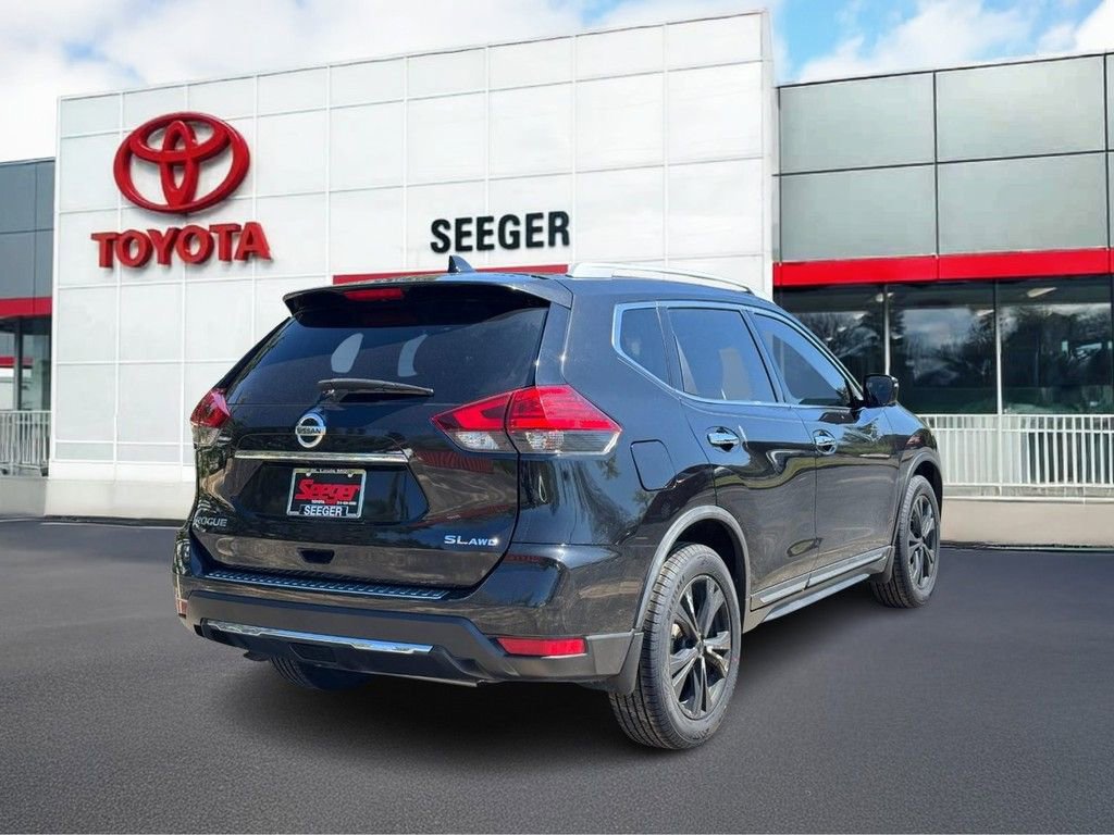 Used 2017 Nissan Rogue SL w/ SL Premium Package image 3