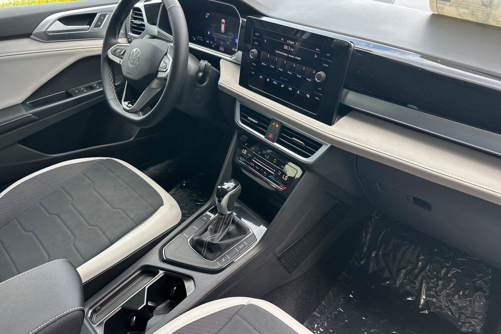 New 2026 Volkswagen Taos SE FWD image 16