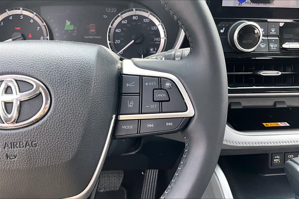 Used 2023 Toyota Highlander XLE image 12