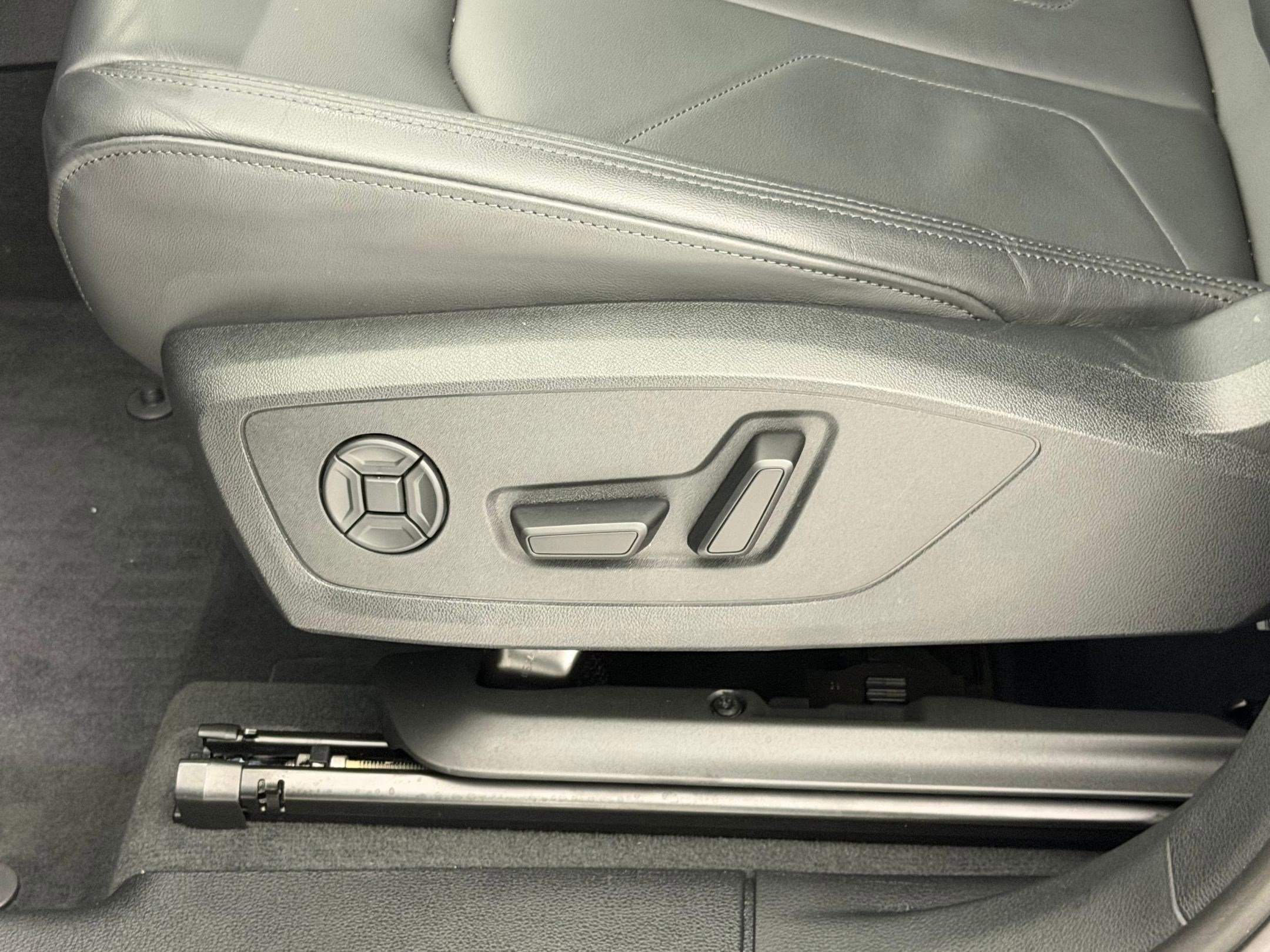 Certified 2025 Audi Q3 2.0T Premium image 14