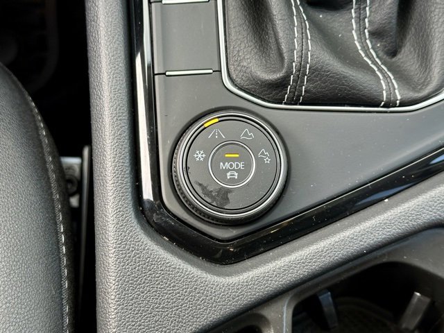 Certified 2024 Volkswagen Taos SE image 32