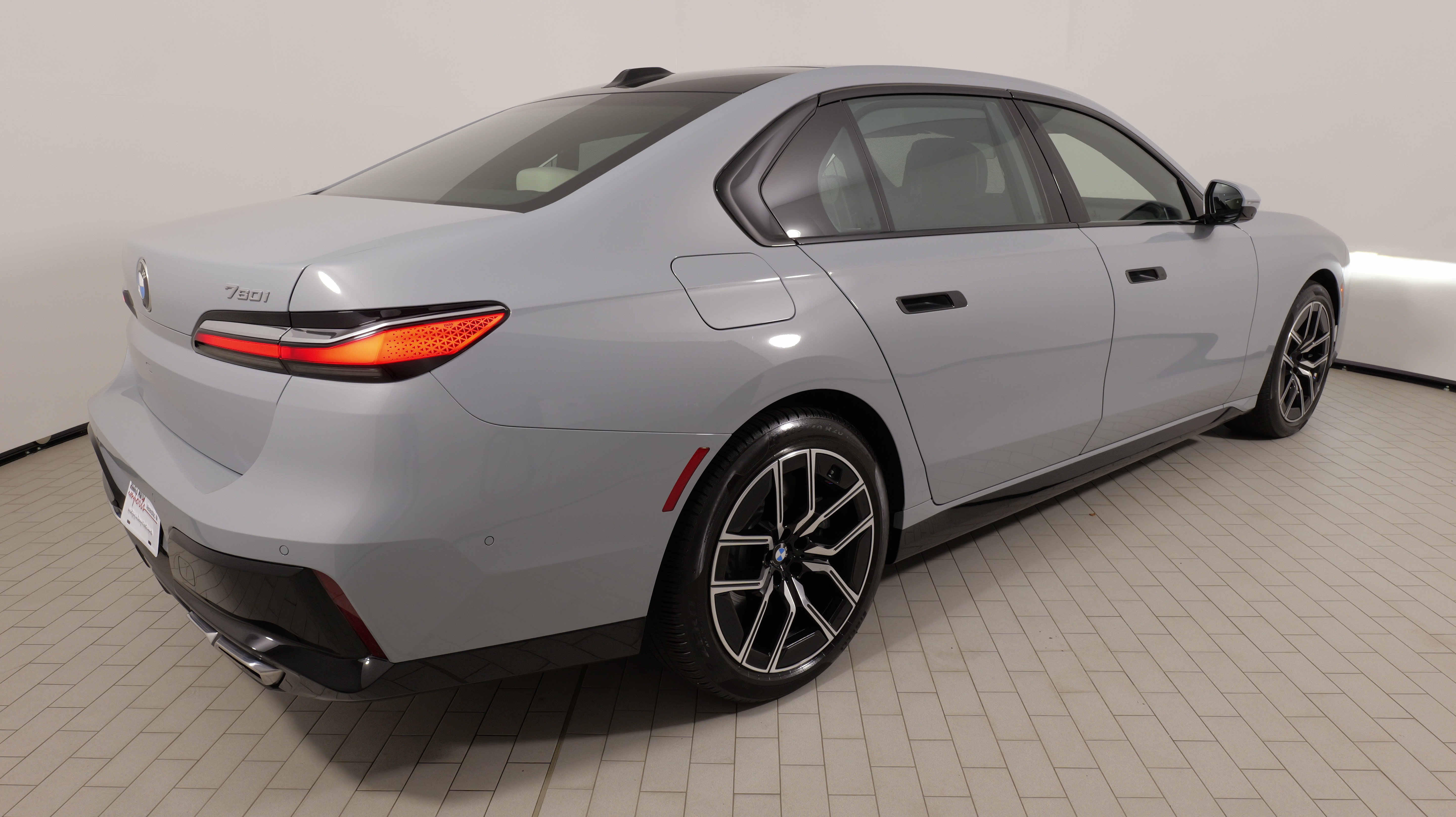 Used 2023 BMW 760i xDrive AWD/4WD image 15