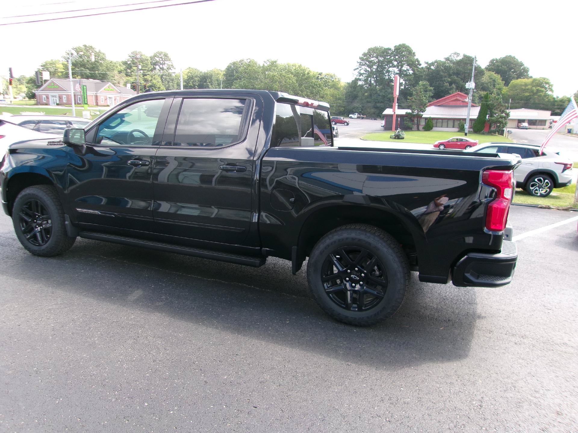 New 2026 Chevrolet Silverado 1500 High Country w/ Midnight Edition AWD/4WD image 6