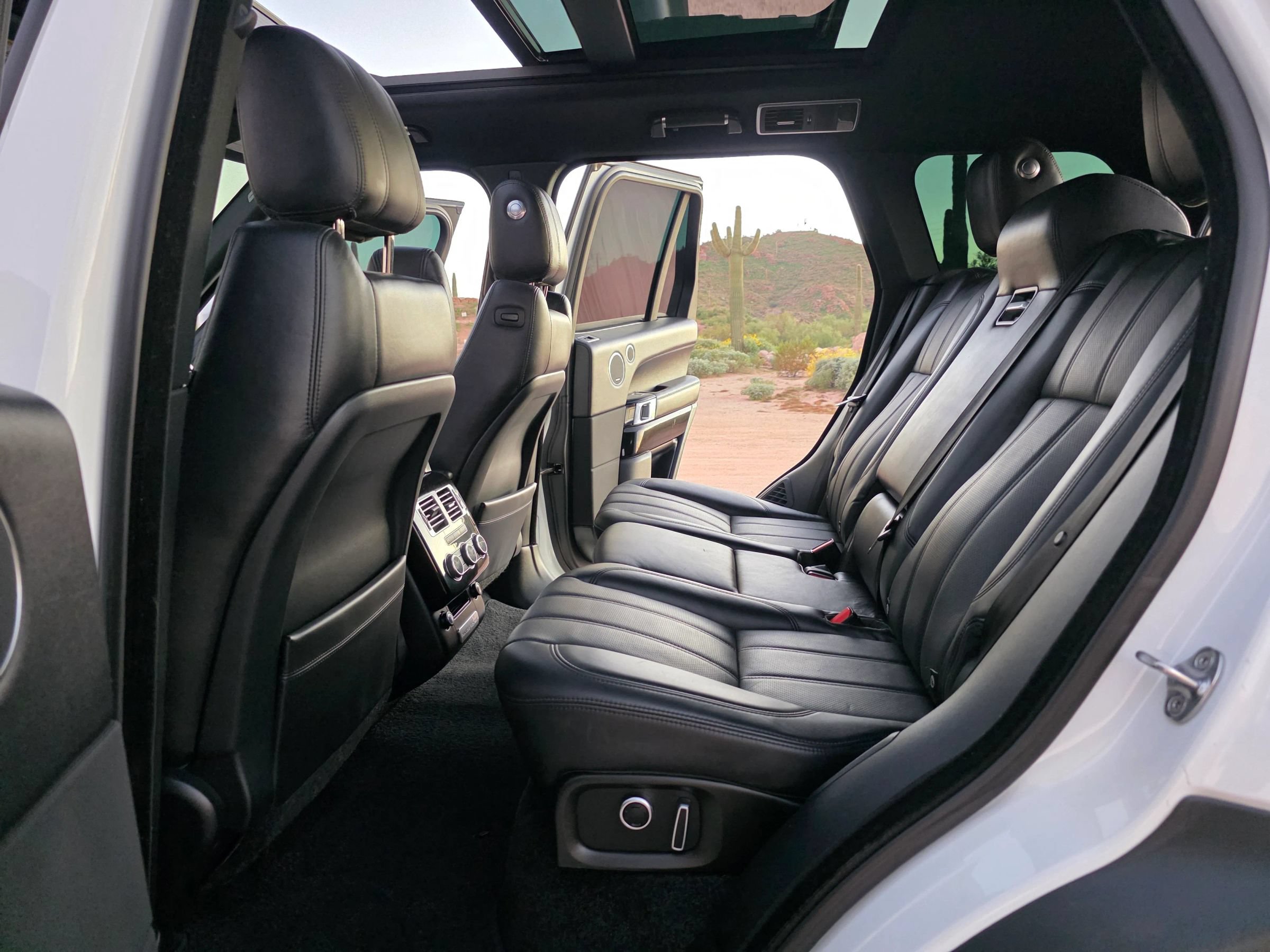 Used 2016 Land Rover Range Rover Supercharged AWD/4WD image 10