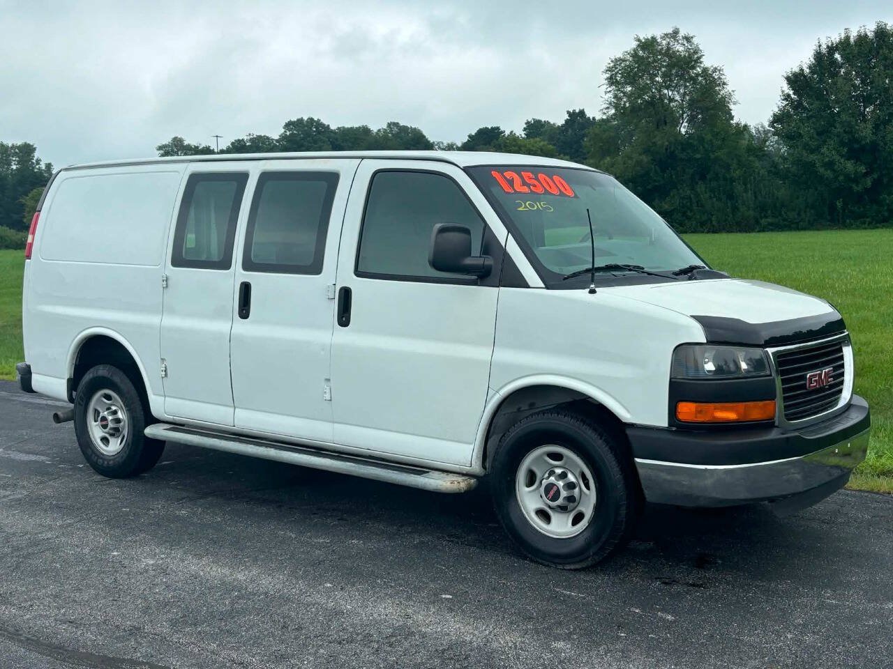 Used 2015 GMC Savana 2500 RWD image 2
