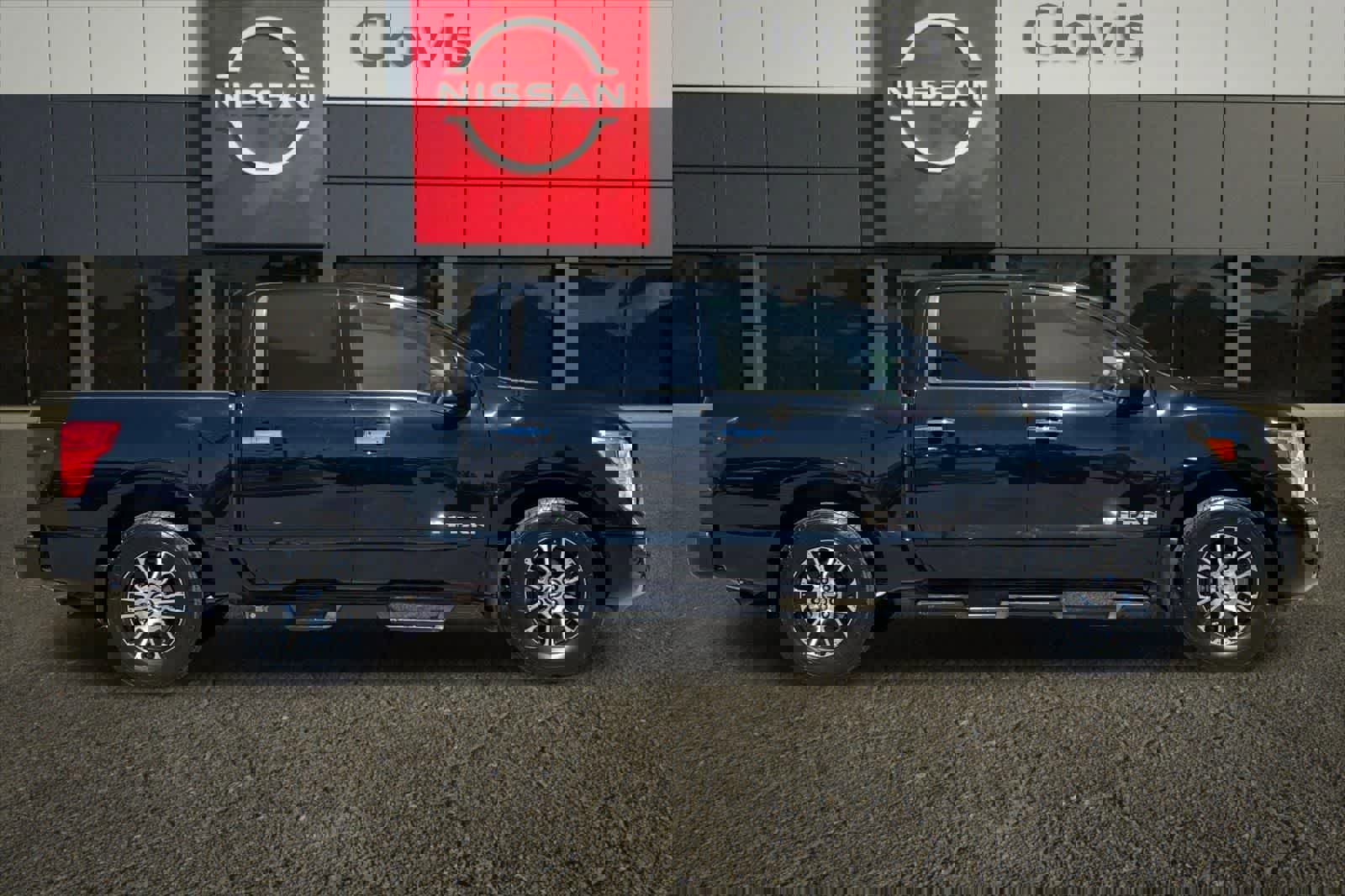 Certified 2021 Nissan Titan SV w/ SV Convenience Package image 9