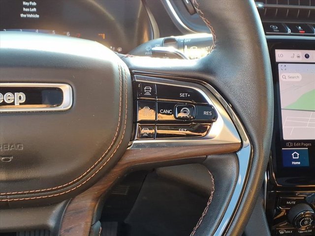 Used 2023 Jeep Grand Cherokee L Summit w/ Luxury Tech Group V image 18