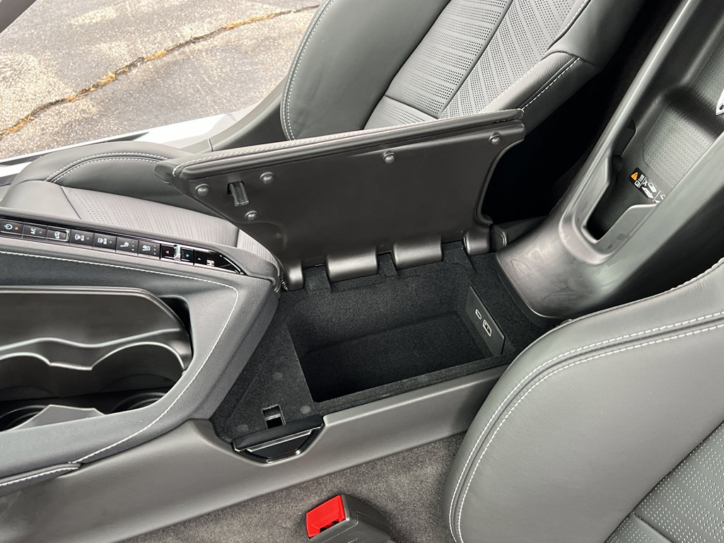 Used 2024 Chevrolet Corvette Stingray Preferred Cpe w/ Stealth Interior Trim Package image 21