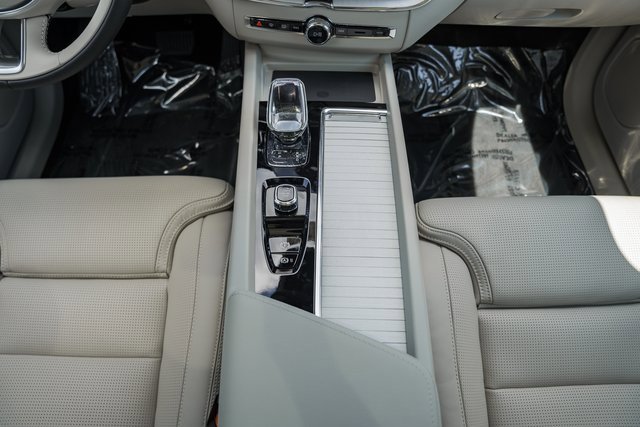 New 2026 Volvo XC60 B5 Ultra w/ Climate Package image 27