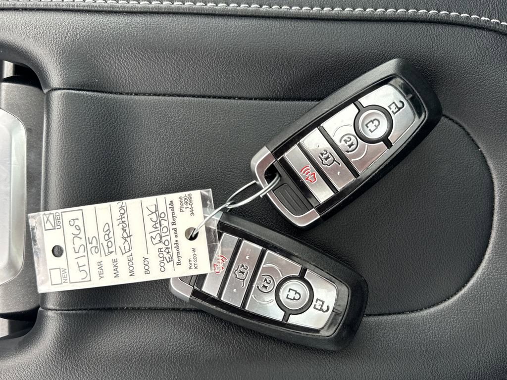 Used 2025 Ford Expedition Platinum w/ Stealth Appearance Package image 41
