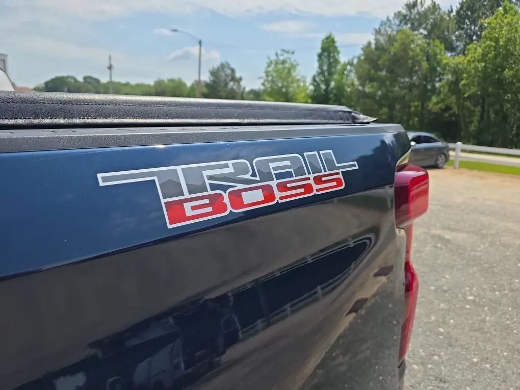 Used 2020 Chevrolet Silverado 1500 LT Trail Boss AWD/4WD image 12