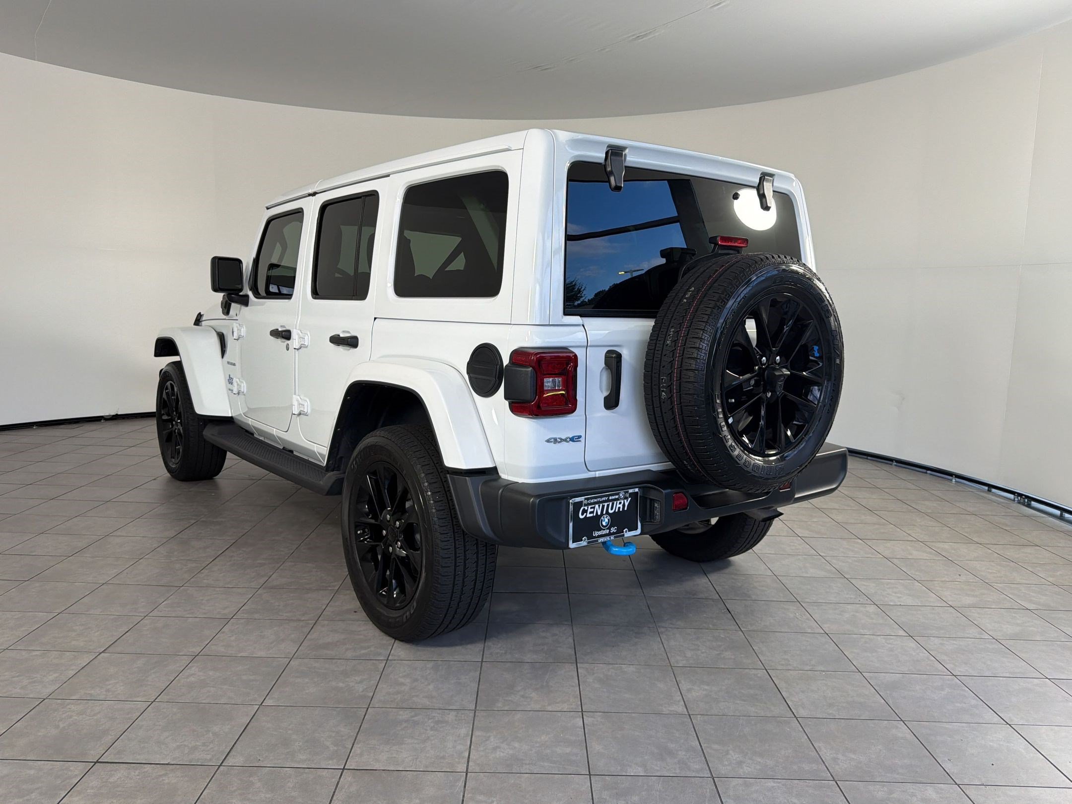 Used 2022 Jeep Wrangler Unlimited Sahara AWD/4WD image 3