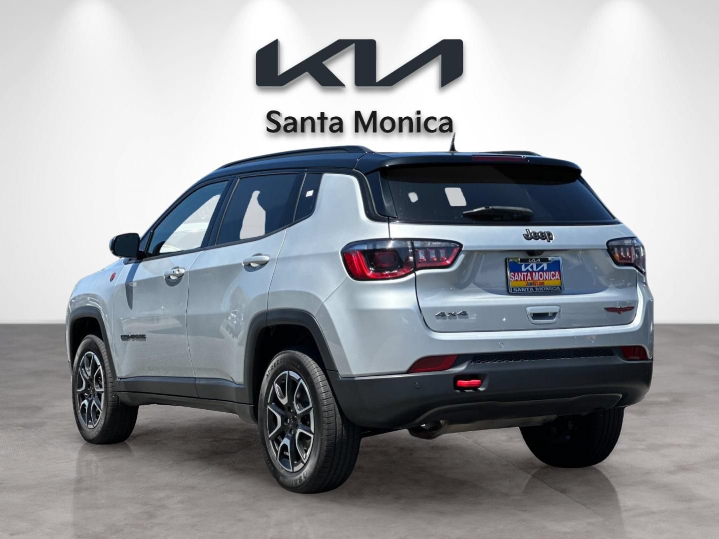 Used 2024 Jeep Compass Trailhawk AWD/4WD image 4