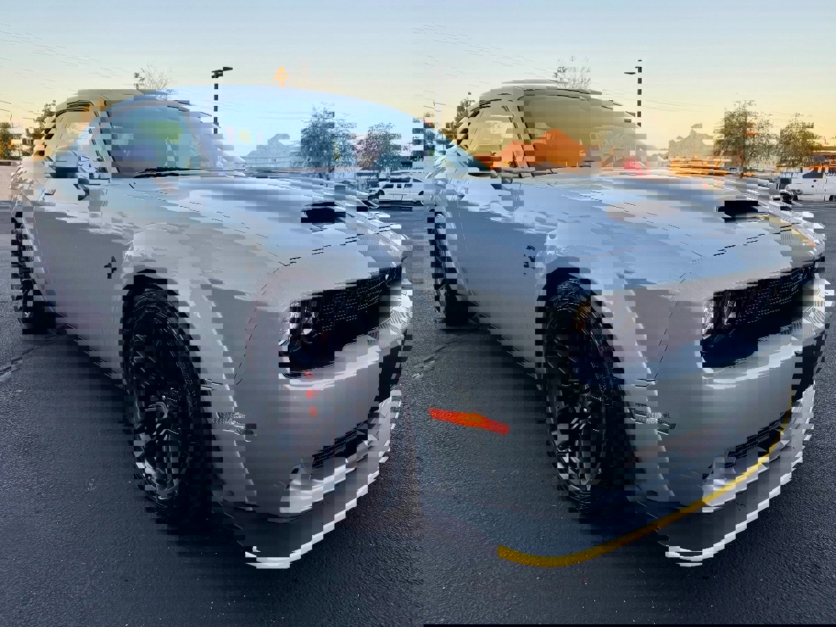 Used 2019 Dodge Challenger SRT Hellcat image 4