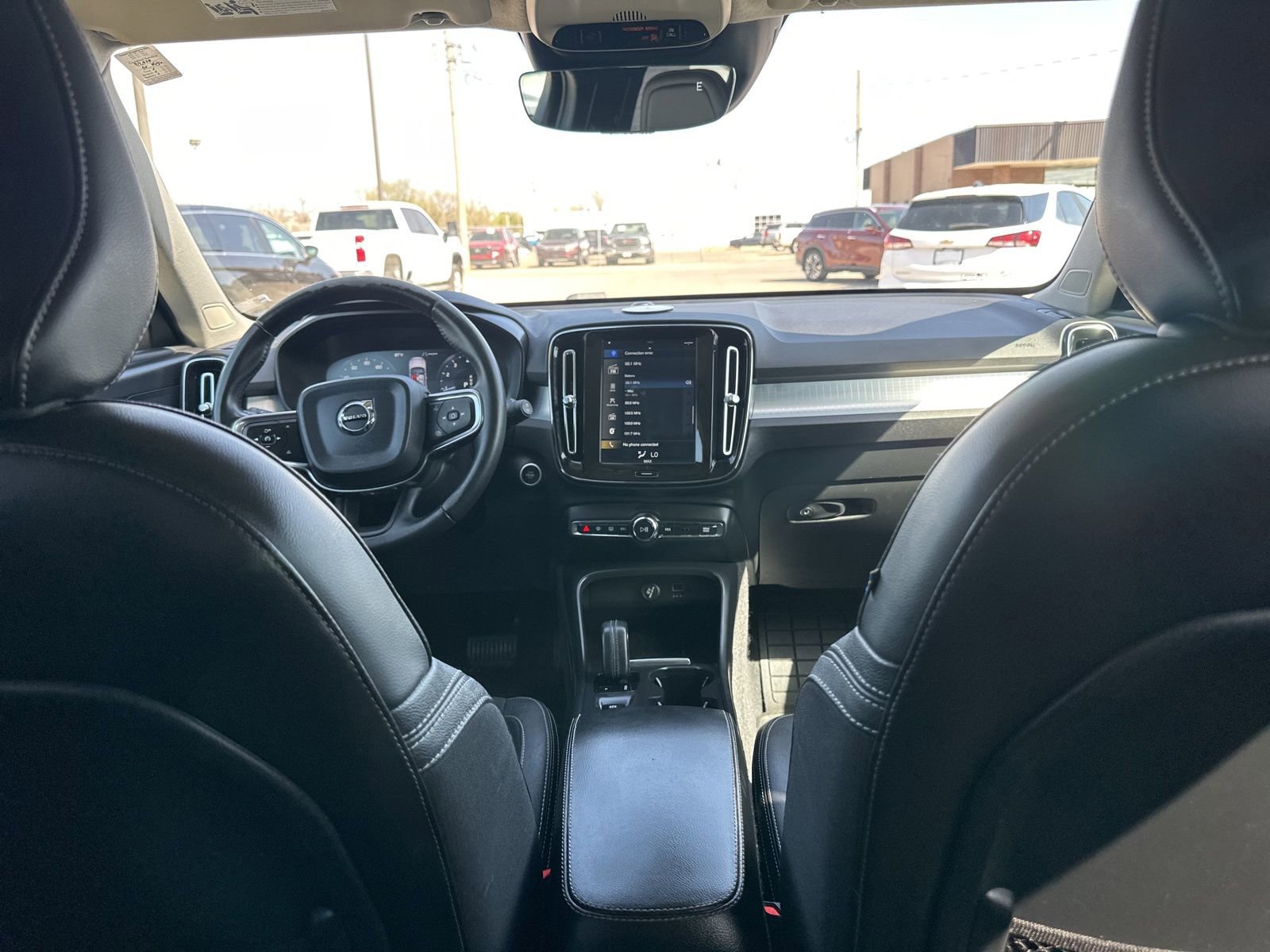 Used 2020 Volvo XC40 T5 Momentum image 26