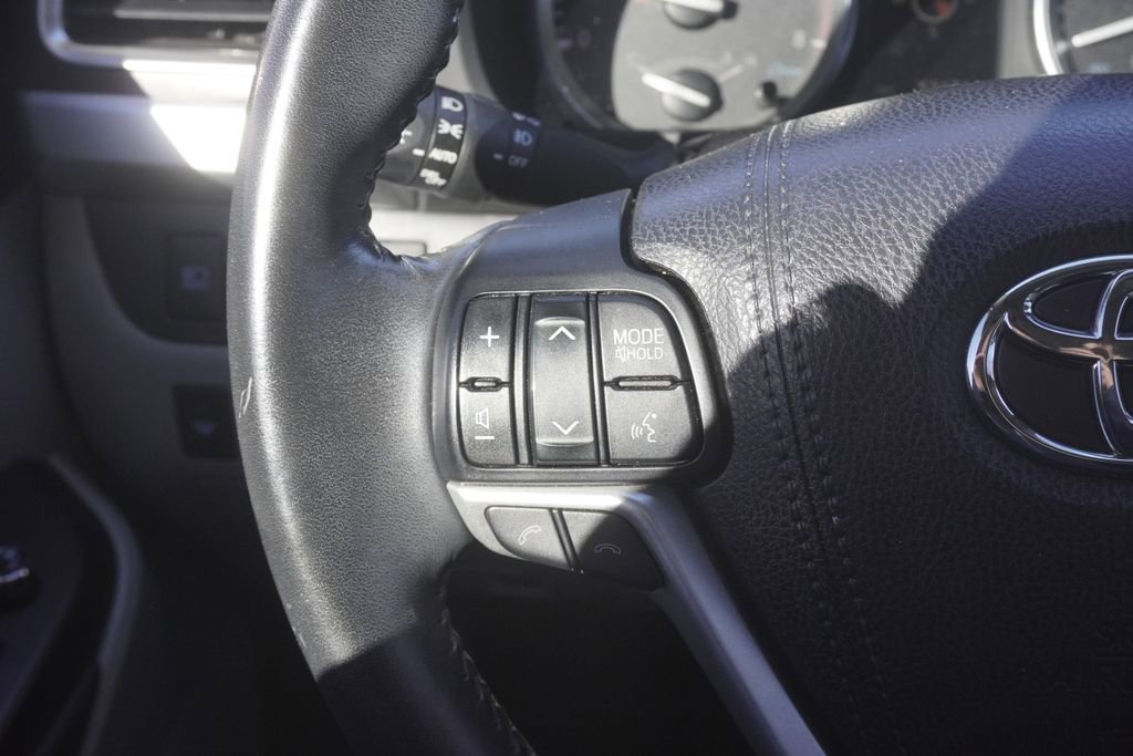 Used 2018 Toyota Highlander XLE image 12