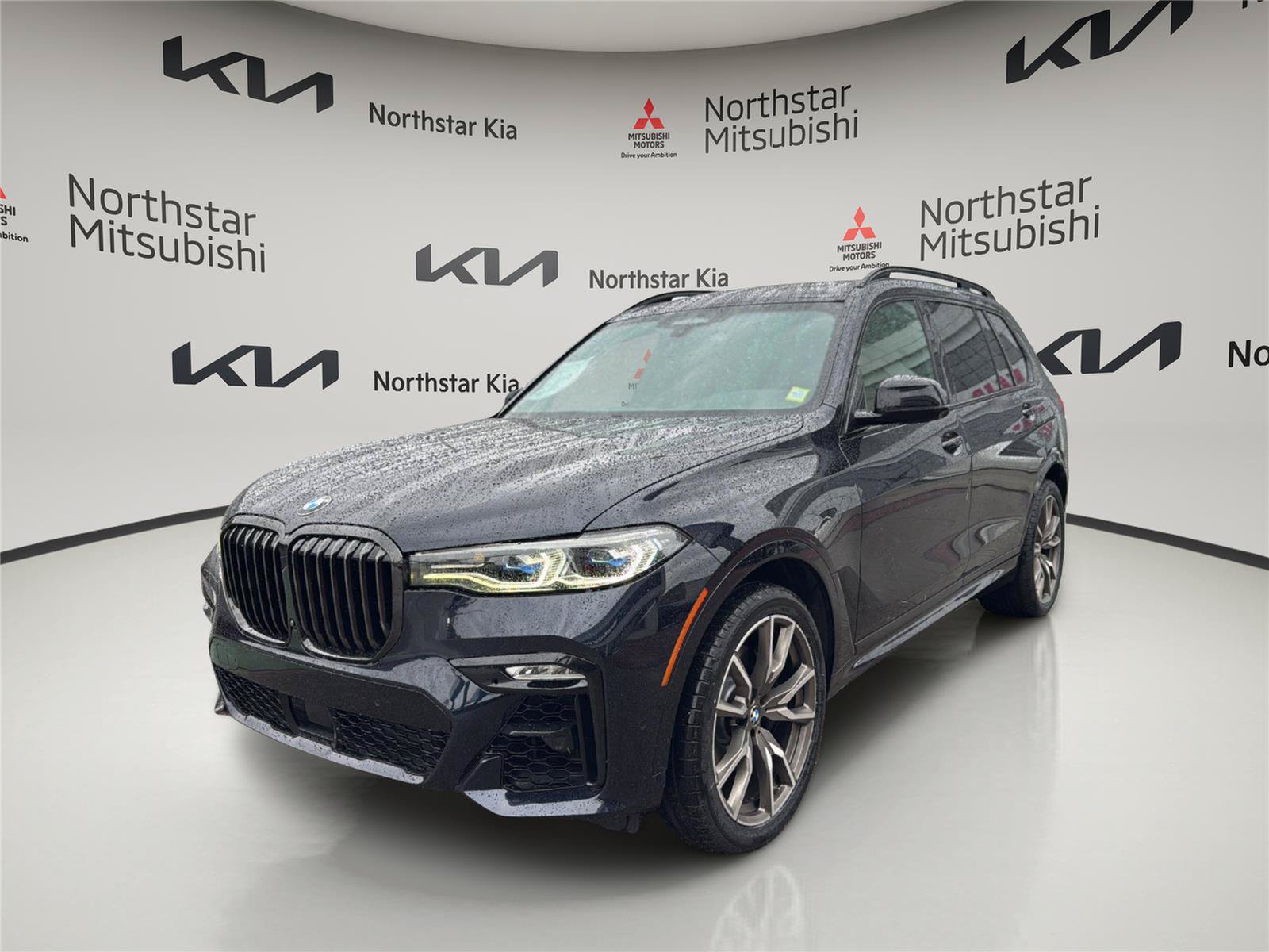 Used 2022 BMW X7 M50i AWD/4WD image 1