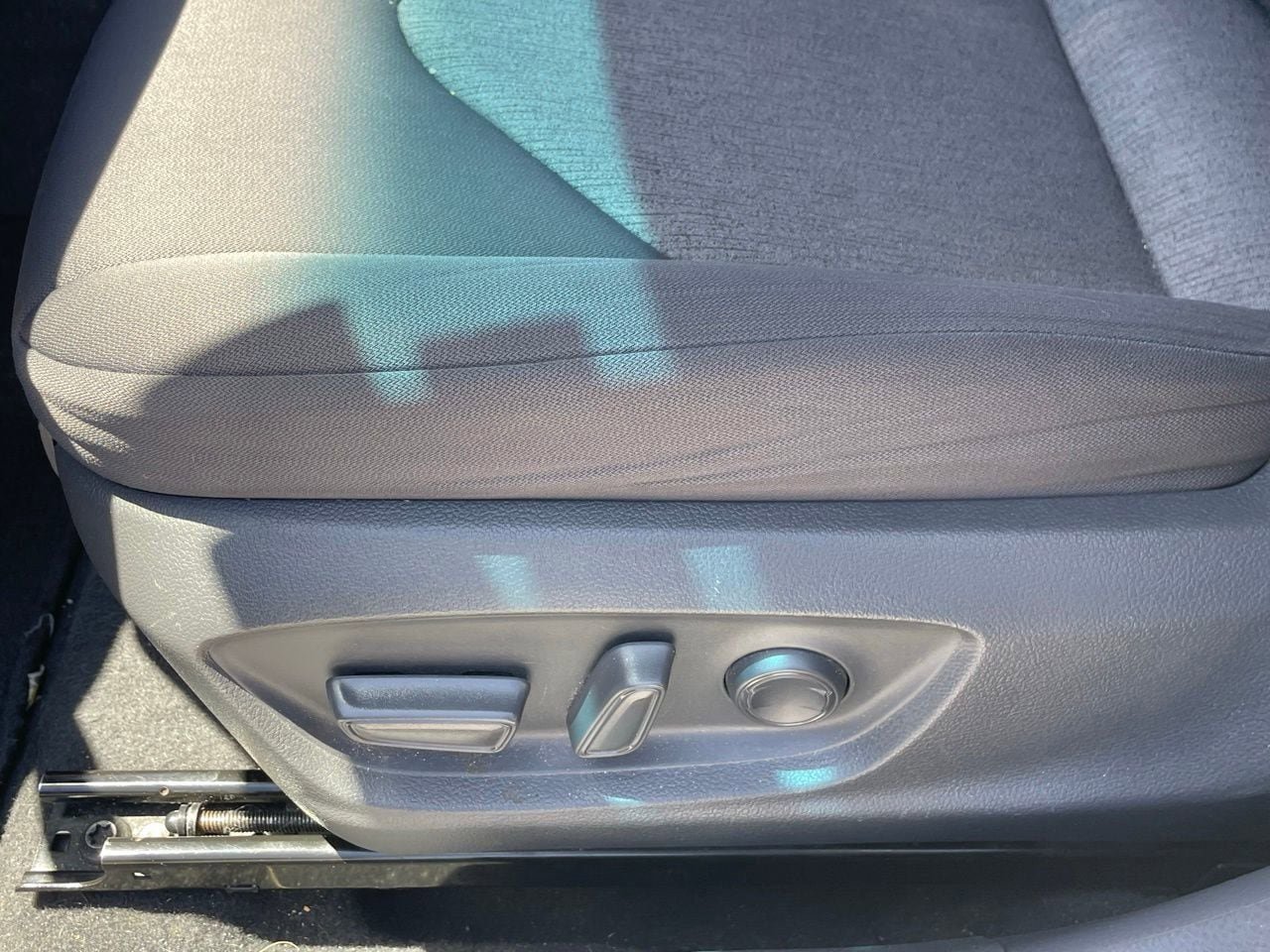 Used 2021 Toyota Camry LE w/ Carpet Mat Package (TMS) FWD image 5