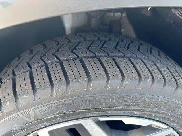 Used 2023 Hyundai Santa Fe SEL Premium image 12