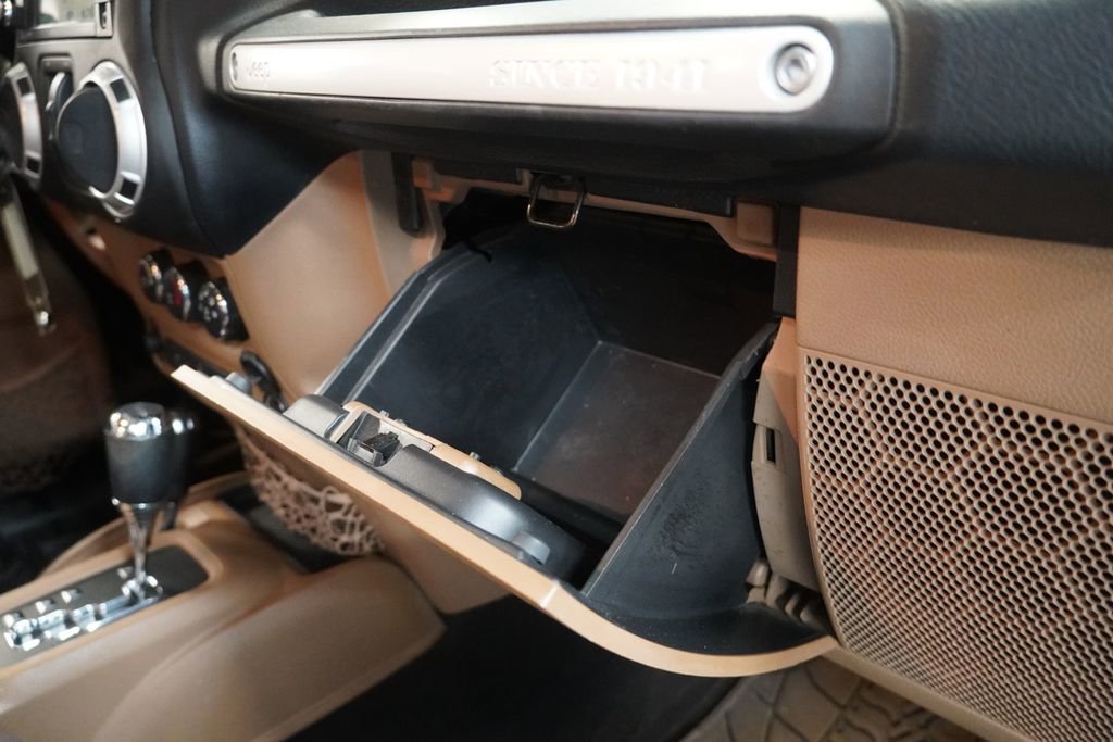 Used 2013 Jeep Wrangler Unlimited Rubicon w/ Connectivity Group image 35