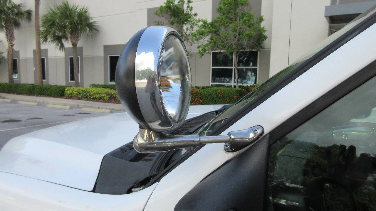 Used 2007 Ford F550 2WD Regular Cab Super Duty image 34