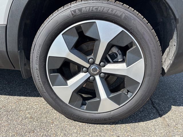 Used 2025 Volvo XC40 B5 Plus AWD/4WD image 10