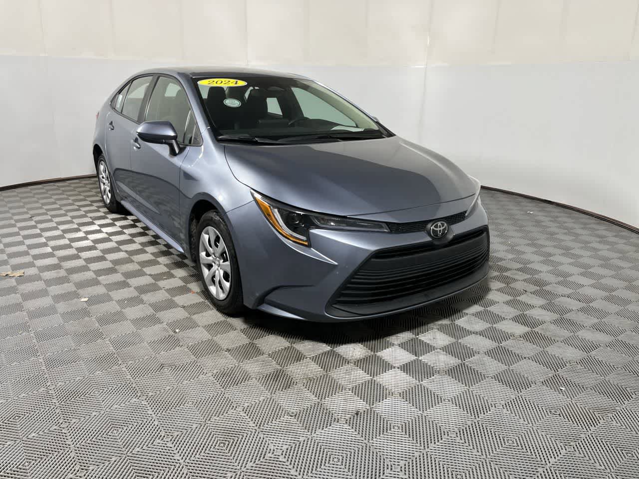 Used 2024 Toyota Corolla LE FWD image 2