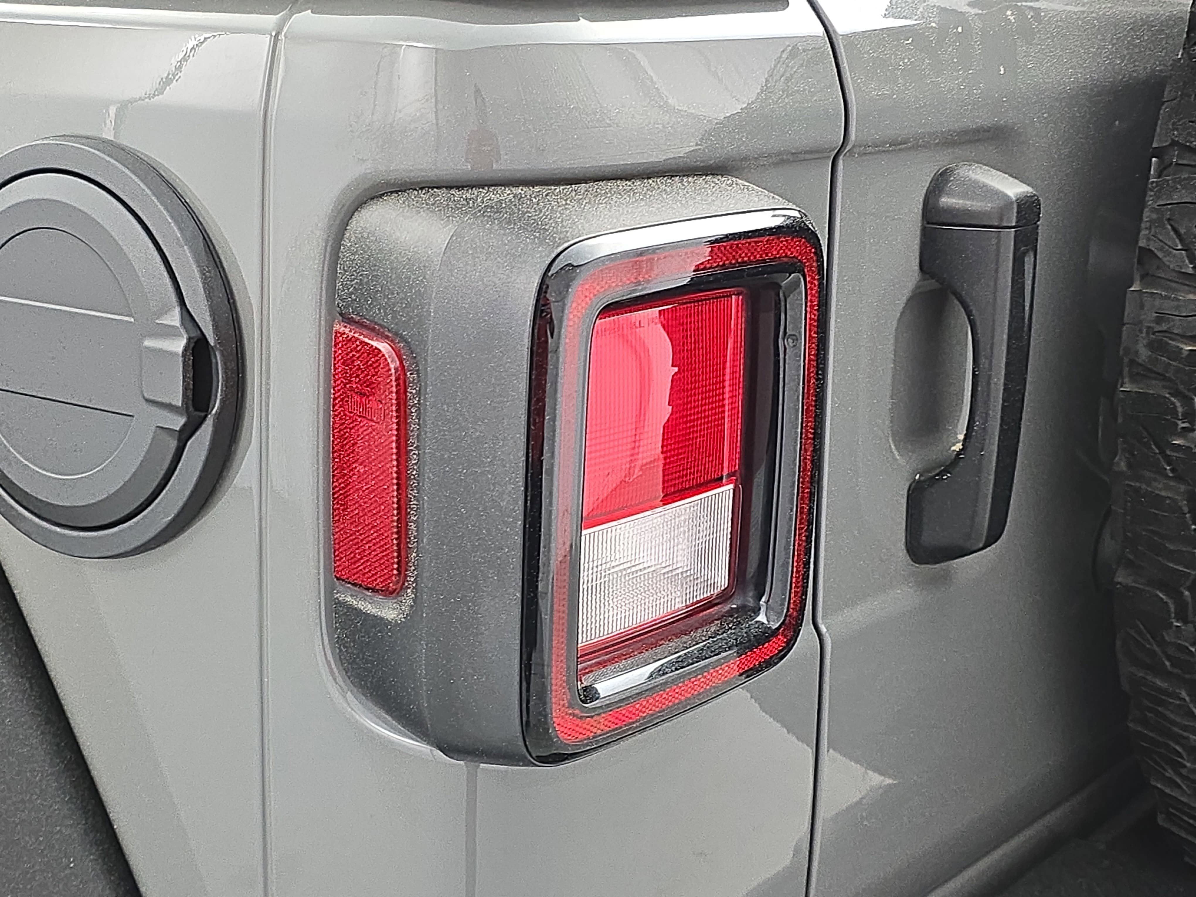 Used 2022 Jeep Wrangler Unlimited Sport AWD/4WD image 32