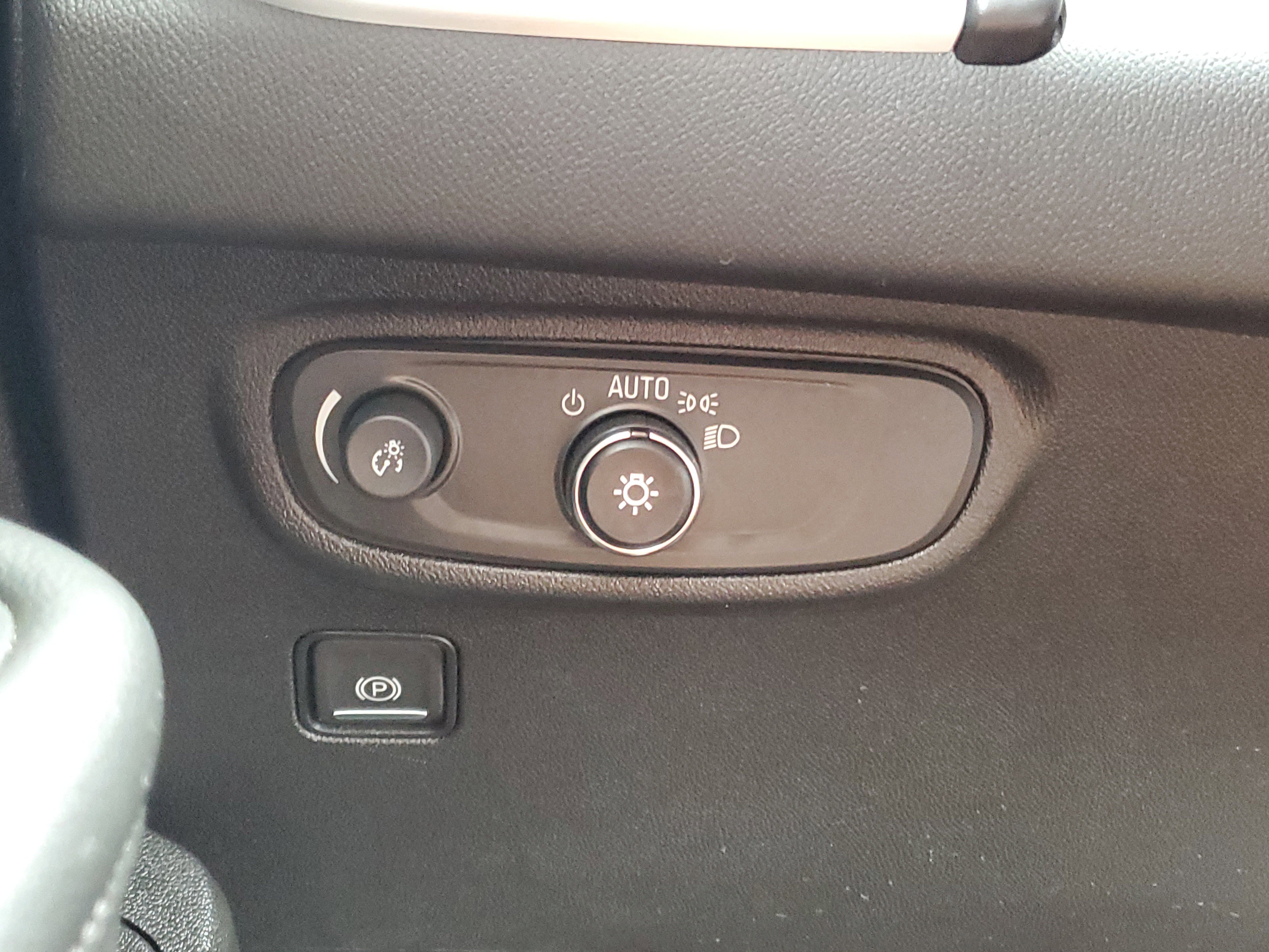 Used 2024 GMC Terrain SLE image 29