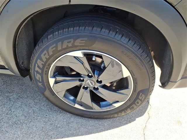 Used 2024 Nissan Rogue SV image 18