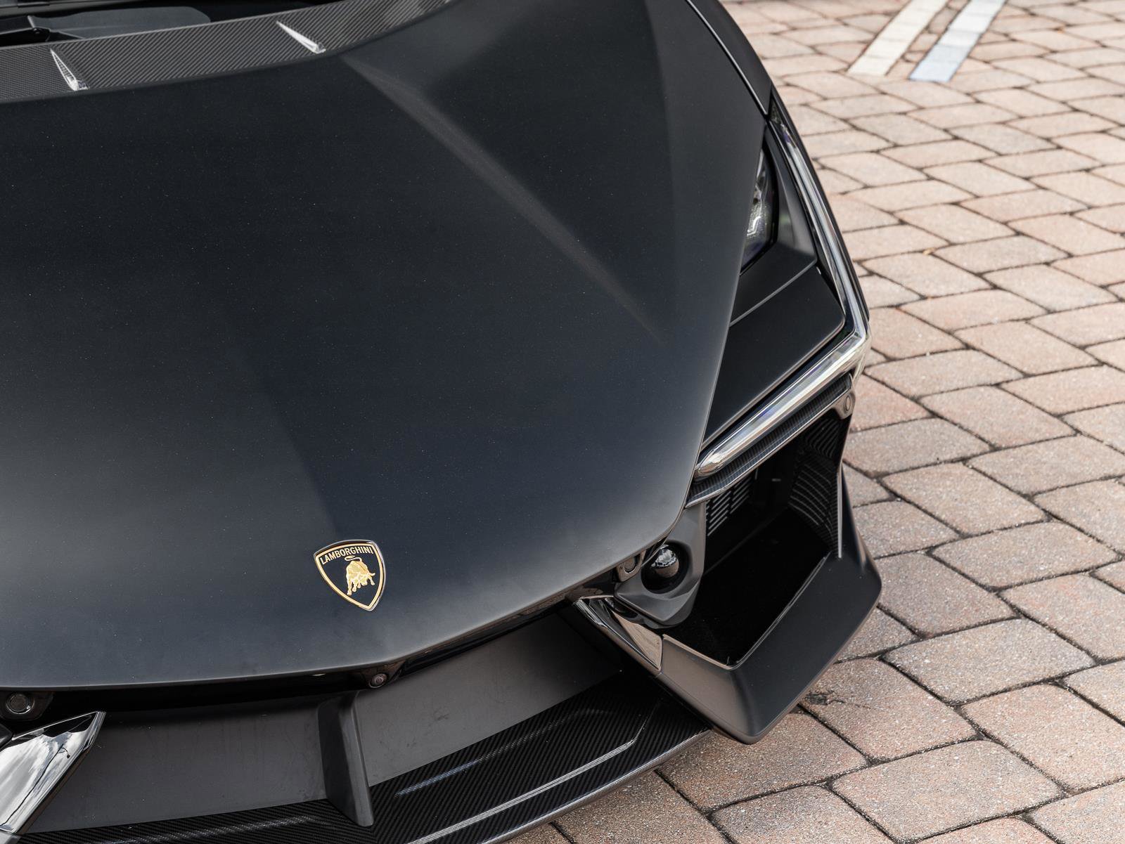 Used 2024 Lamborghini Revuelto image 17