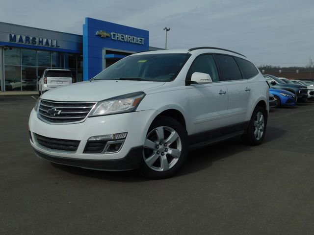 Used 2017 Chevrolet Traverse LT w/ Style and Technology Package image 2