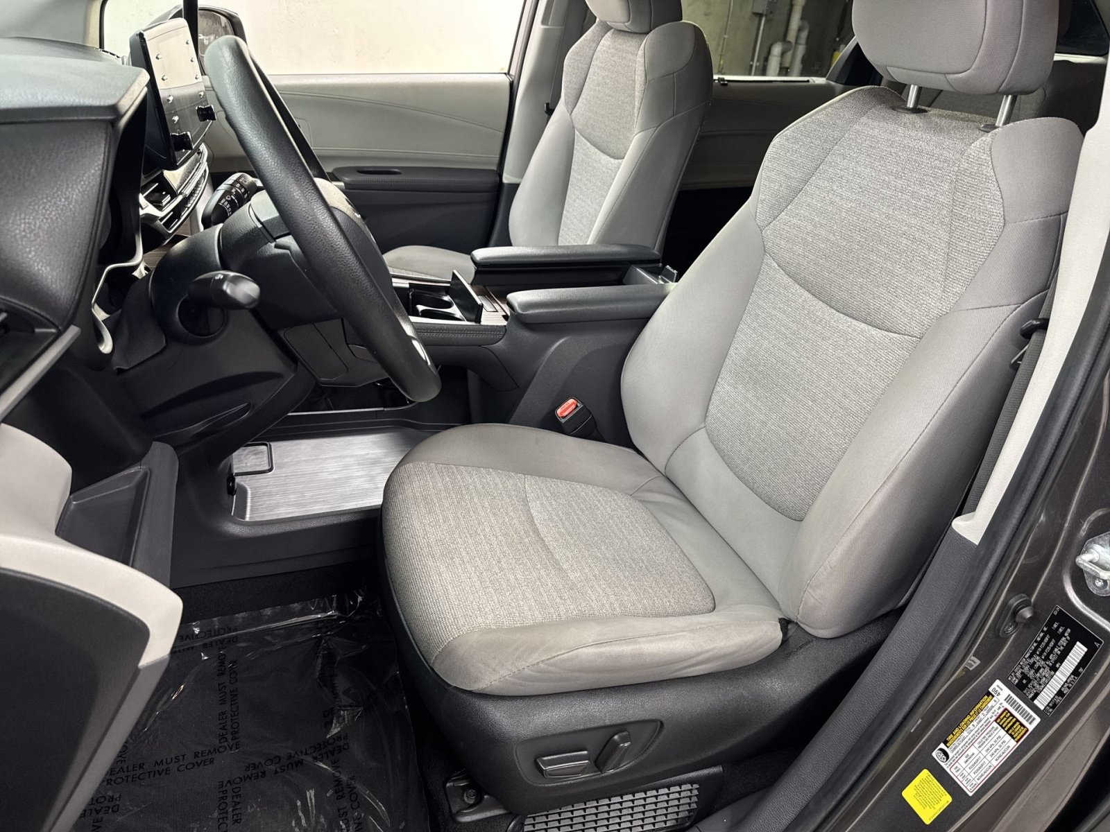 Used 2024 Toyota Sienna LE FWD image 25