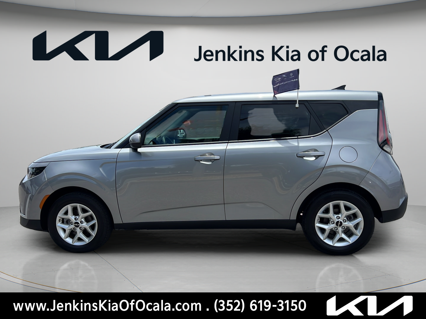 Certified 2025 Kia Soul LX w/ LX Technology Package FWD image 6