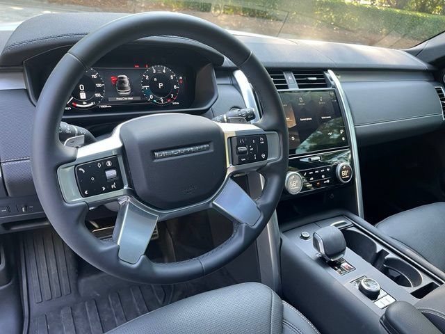 Certified 2025 Land Rover Discovery Dynamic SE AWD/4WD image 6