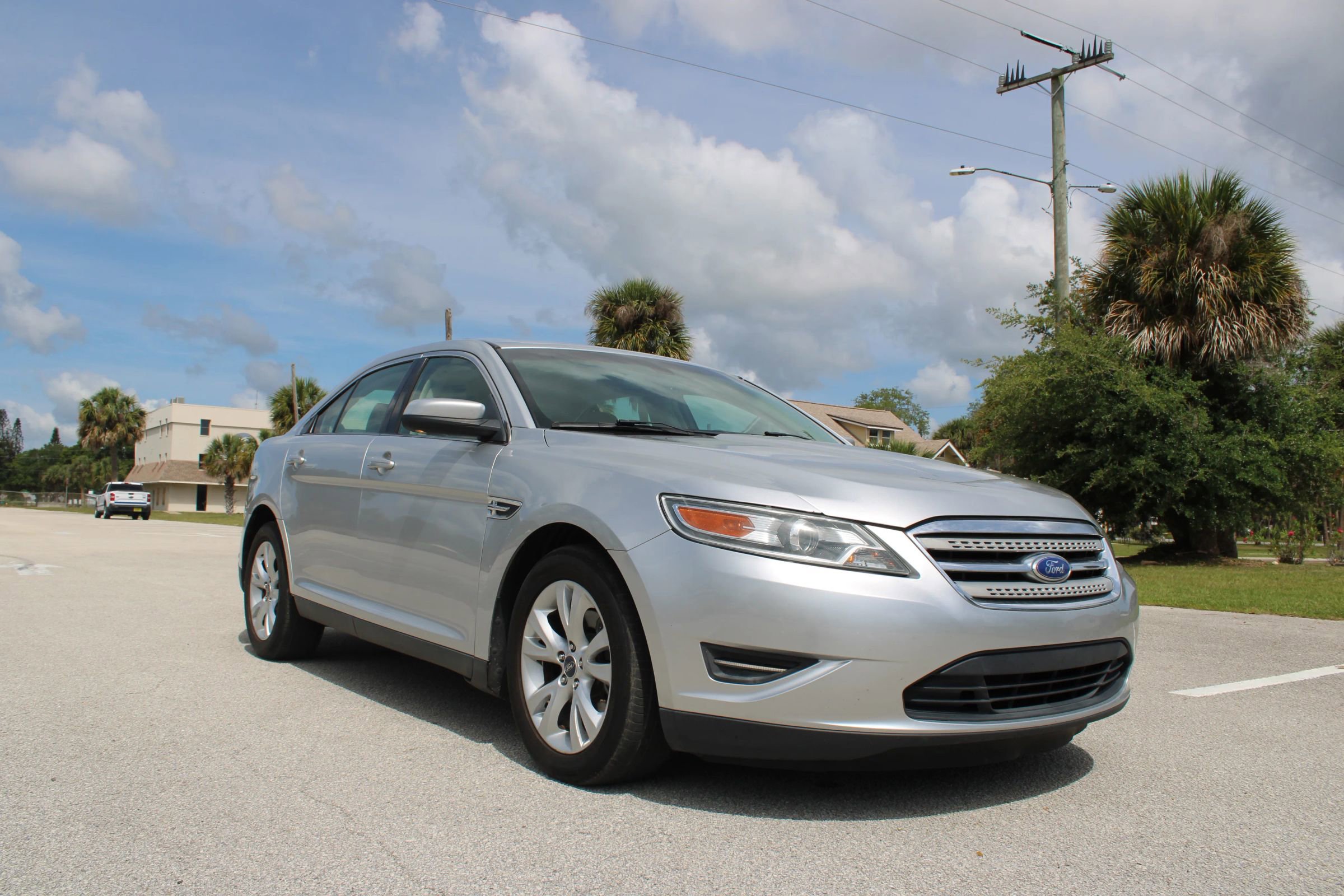 Used 2012 Ford Taurus SEL FWD image 9