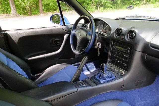 Used 1999 MAZDA MX-5 Miata 10th Anniversary Edition RWD image 36