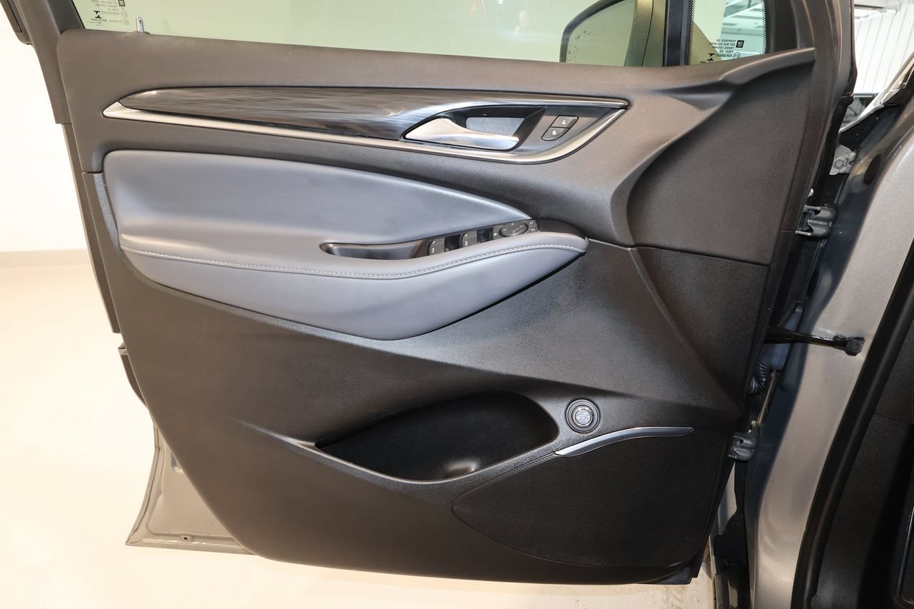 Used 2019 Buick Enclave Essence FWD image 12