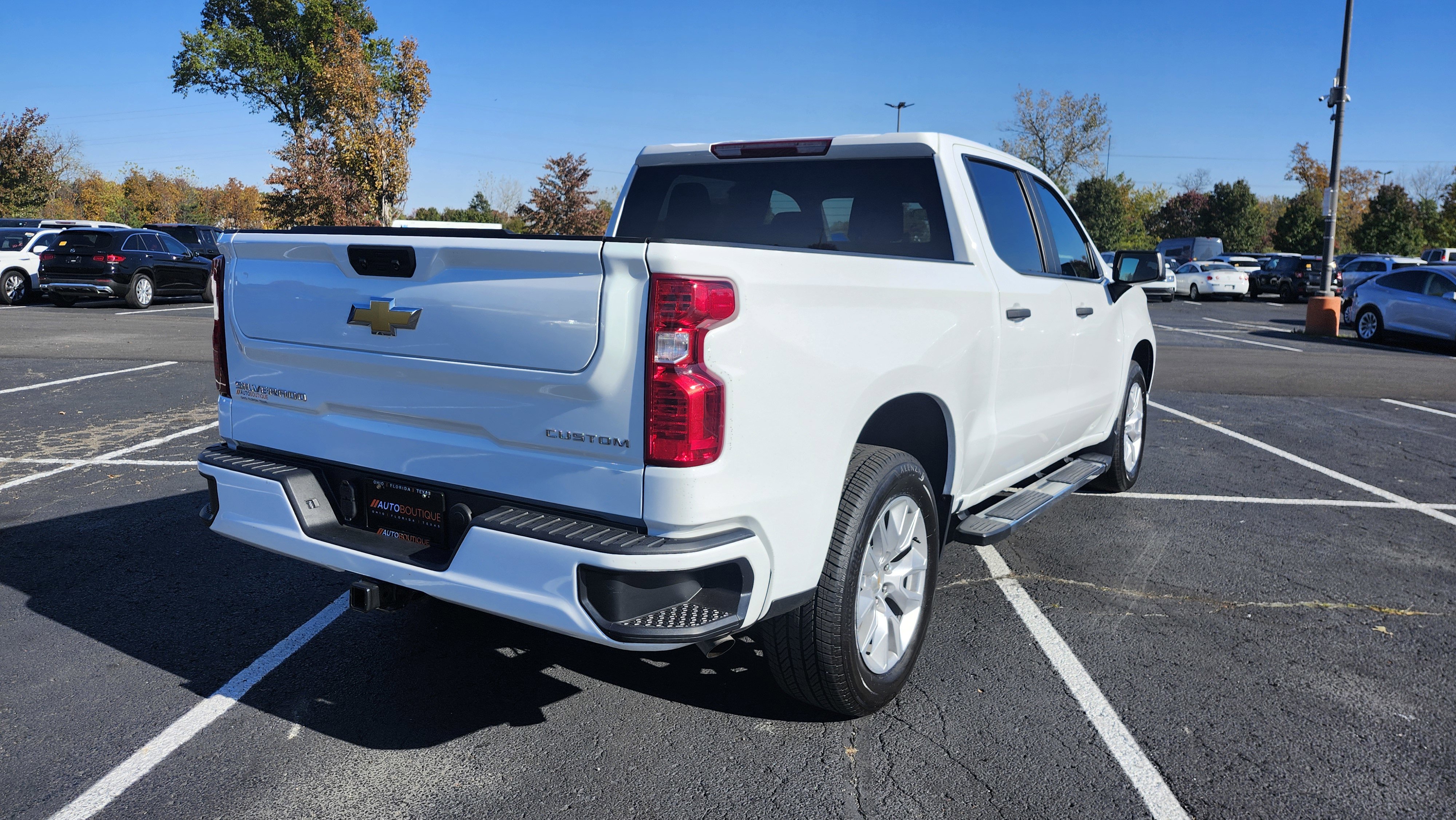 Used 2025 Chevrolet Silverado 1500 Custom image 12