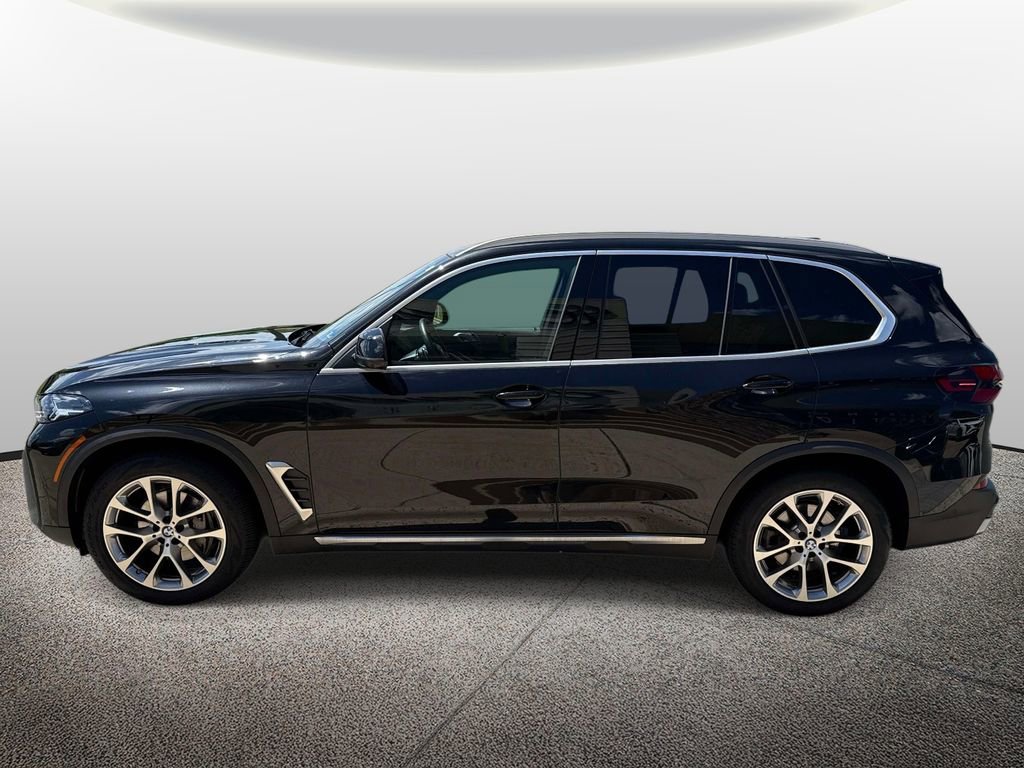 Used 2024 BMW X5 xDrive40i w/ Parking Assistance Package AWD/4WD image 3