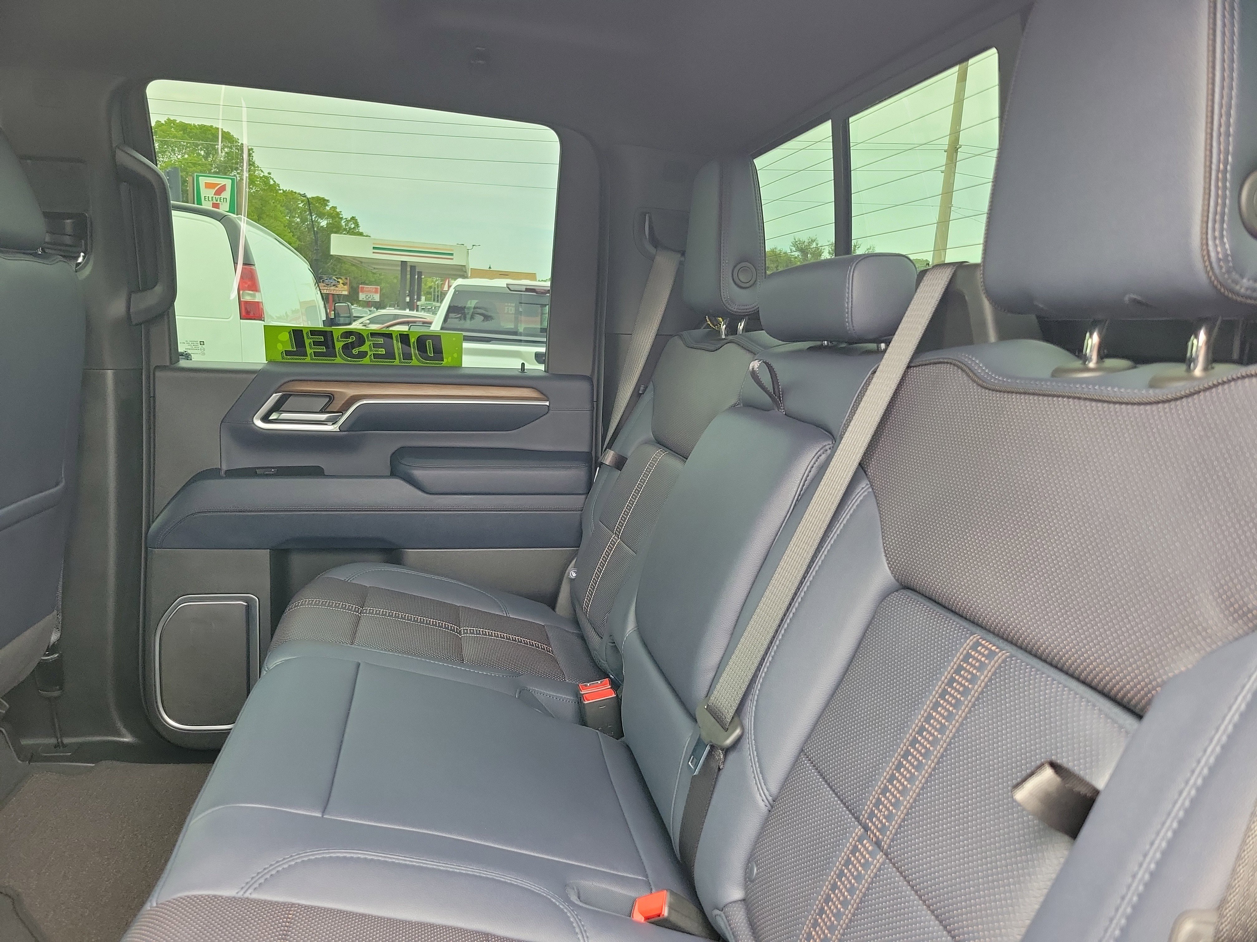 Used 2025 Chevrolet Silverado 3500 High Country w/ Technology Package image 9