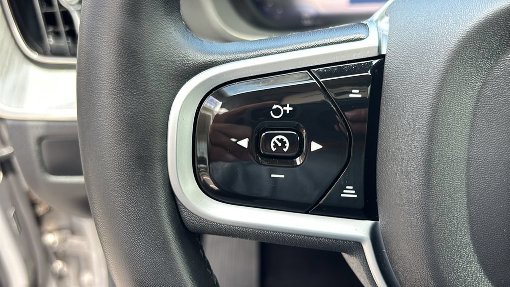 Certified 2025 Volvo XC60 B5 Plus AWD/4WD image 16