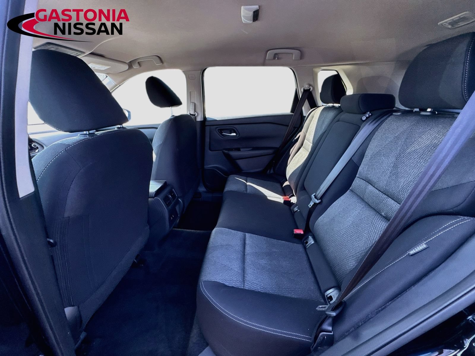 Used 2025 Nissan Rogue SV AWD/4WD image 31