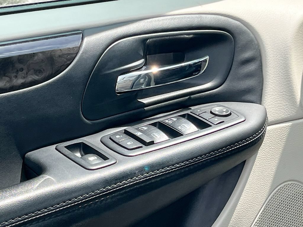 Certified 2018 Dodge Grand Caravan SE w/ UConnect Hands-Free Group FWD image 17