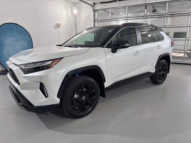 Used 2025 Toyota RAV4 XSE w/ Weather Package AWD/4WD image 4