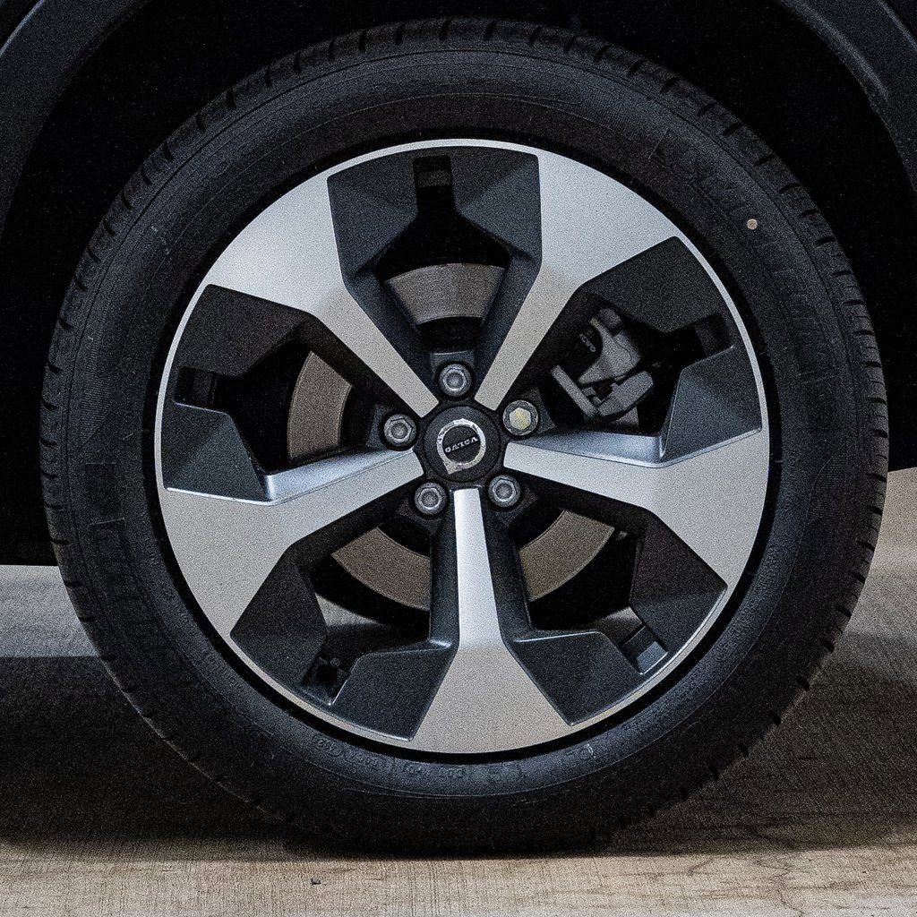 New 2025 Volvo XC40 B5 Plus w/ Protection Package Premier image 4