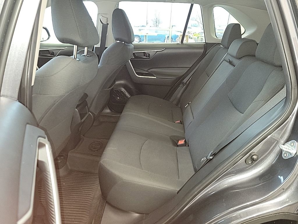 Used 2021 Toyota RAV4 LE image 10